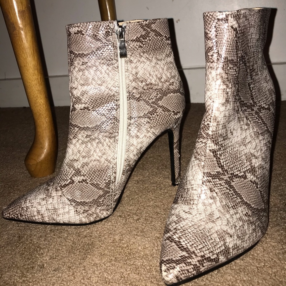 Snake skin leather Booties